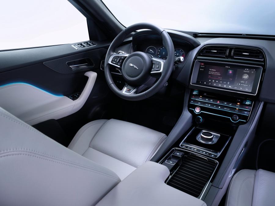  Jaguar F-Pace S 2016 года  (фото 21 из 30)